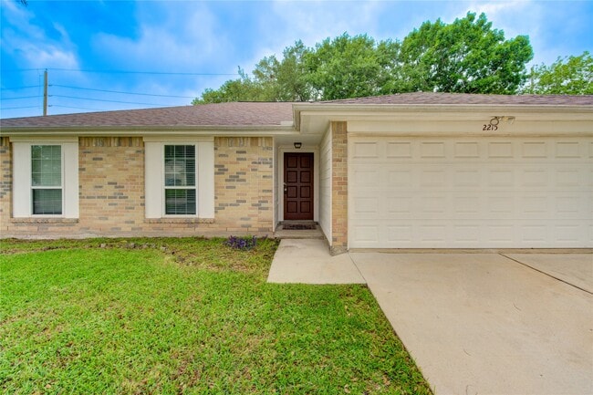 Building Photo - 2215 Squire Dobbins Dr