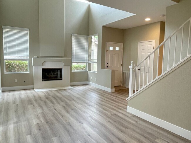 Foto del edificio - Del Mar Single Family Home- Just in Time for Summer!