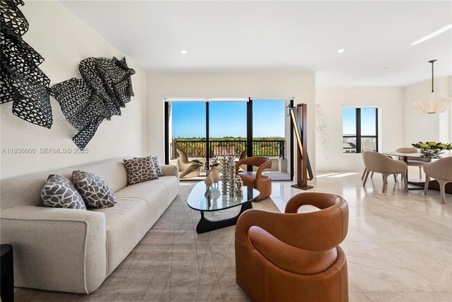 Building Photo - 701 Valencia Ave