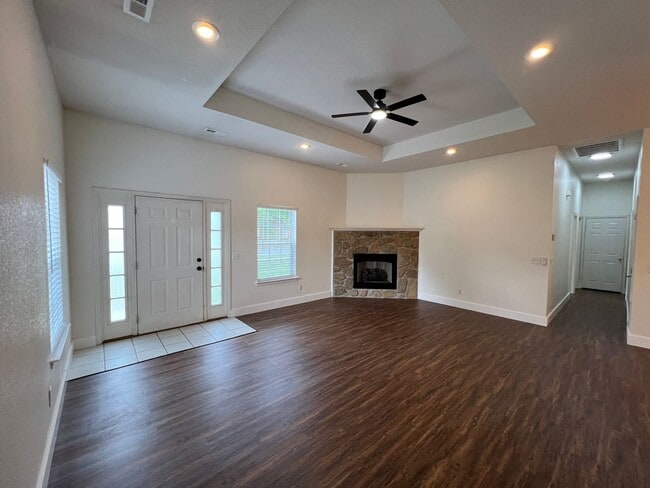 Foto del edificio - 985 N Daisy Ln