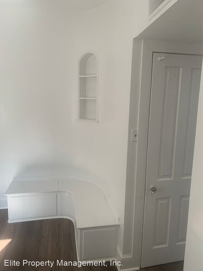 Building Photo - 3 br, 1.5 bath House - 33 N. Queen St., Un...