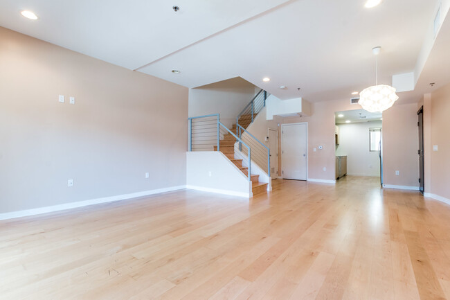 Building Photo - Stylish and Elegant Two Bedroom 2.5 Bathro...