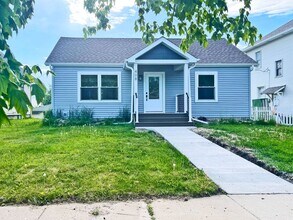 Building Photo - 408 S Olive St