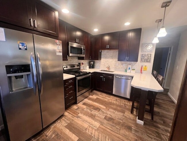 Building Photo - Newly Remodeled 2-Bedroom, 2-Bathroom Downstairs Unit in the Heart of Town!