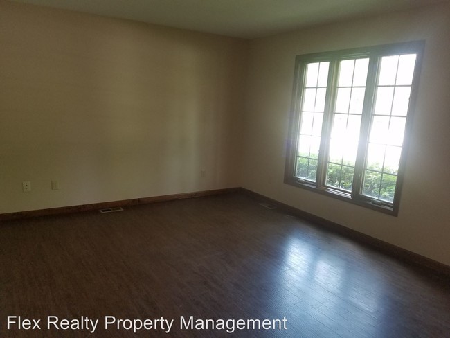 Building Photo - 4676 Imperial Dr
