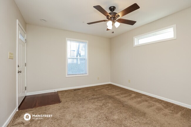 Building Photo - 204 Maple Dr