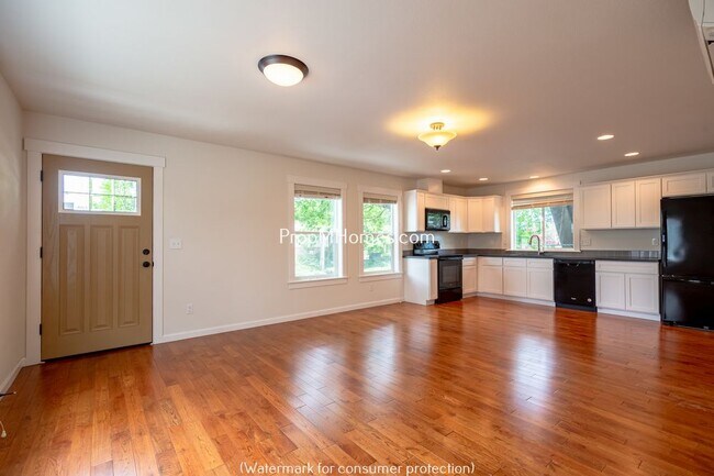 Foto del edificio - 7718 SE Washington St