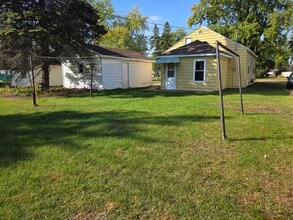 Building Photo - 420 16th St N