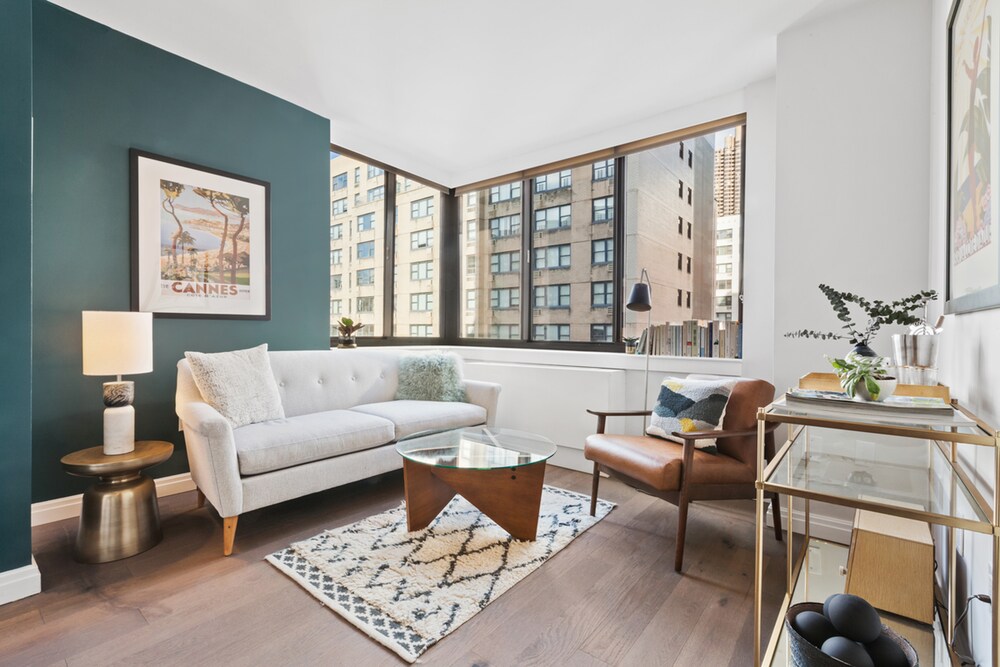 Foto principal - 305 West 33rd Street