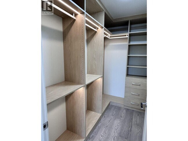 Photo du bâtiment - 6138 Birney Ave