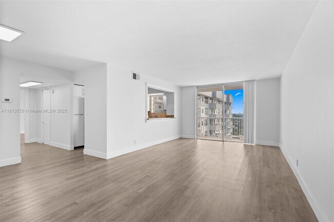 Foto del edificio - 137 Golden Isles Dr