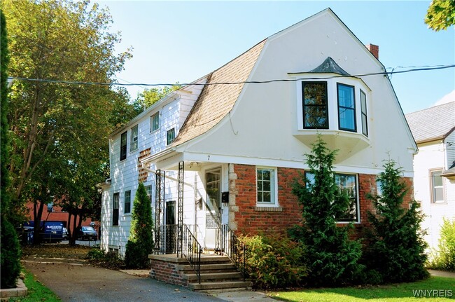 Building Photo - 7 Beverly Ave