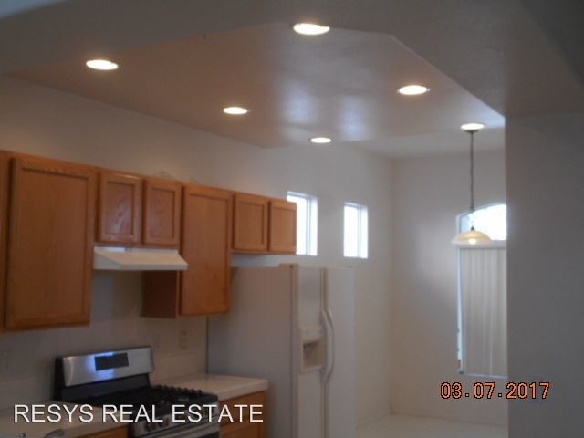 Building Photo - 3 br, 2.5 bath House - 549 ARTOLA STREET