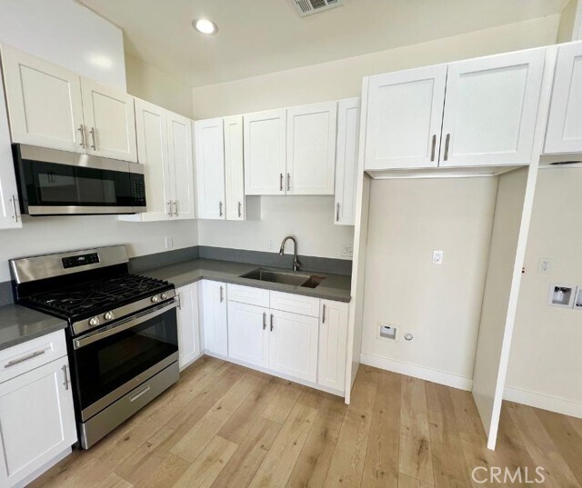 Building Photo - 10888 Dora St