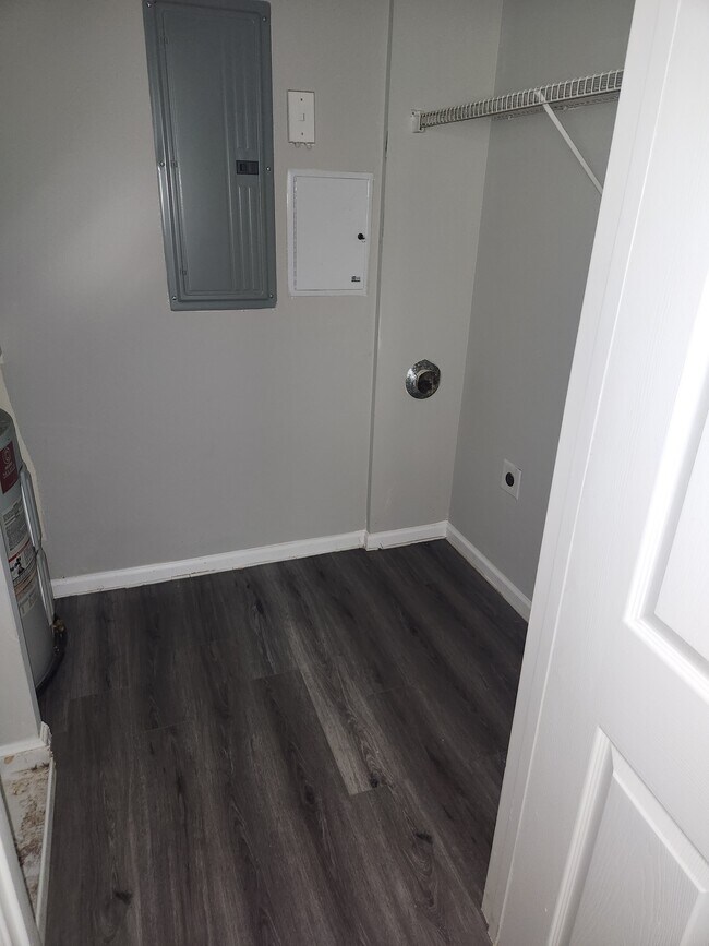 Building Photo - 4201 Fairington Village Dr