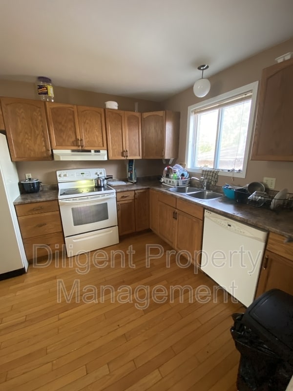 Building Photo - 641 Fortye Dr