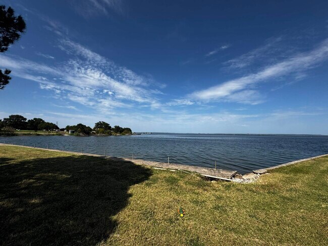 Foto del edificio - 126 Lake Breeze Dr