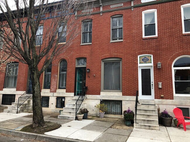 Building Photo - Fabulous 3Bed/2.5Ba Townhome - Steps from ...