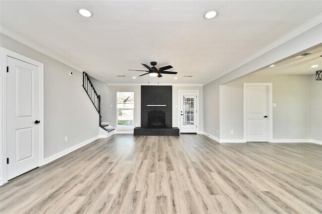 Building Photo - 2035 Round Spring Dr