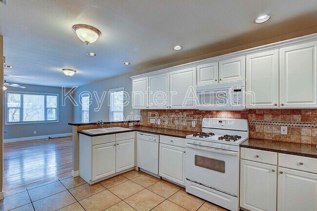 Foto del edificio - 1706 E 22nd St