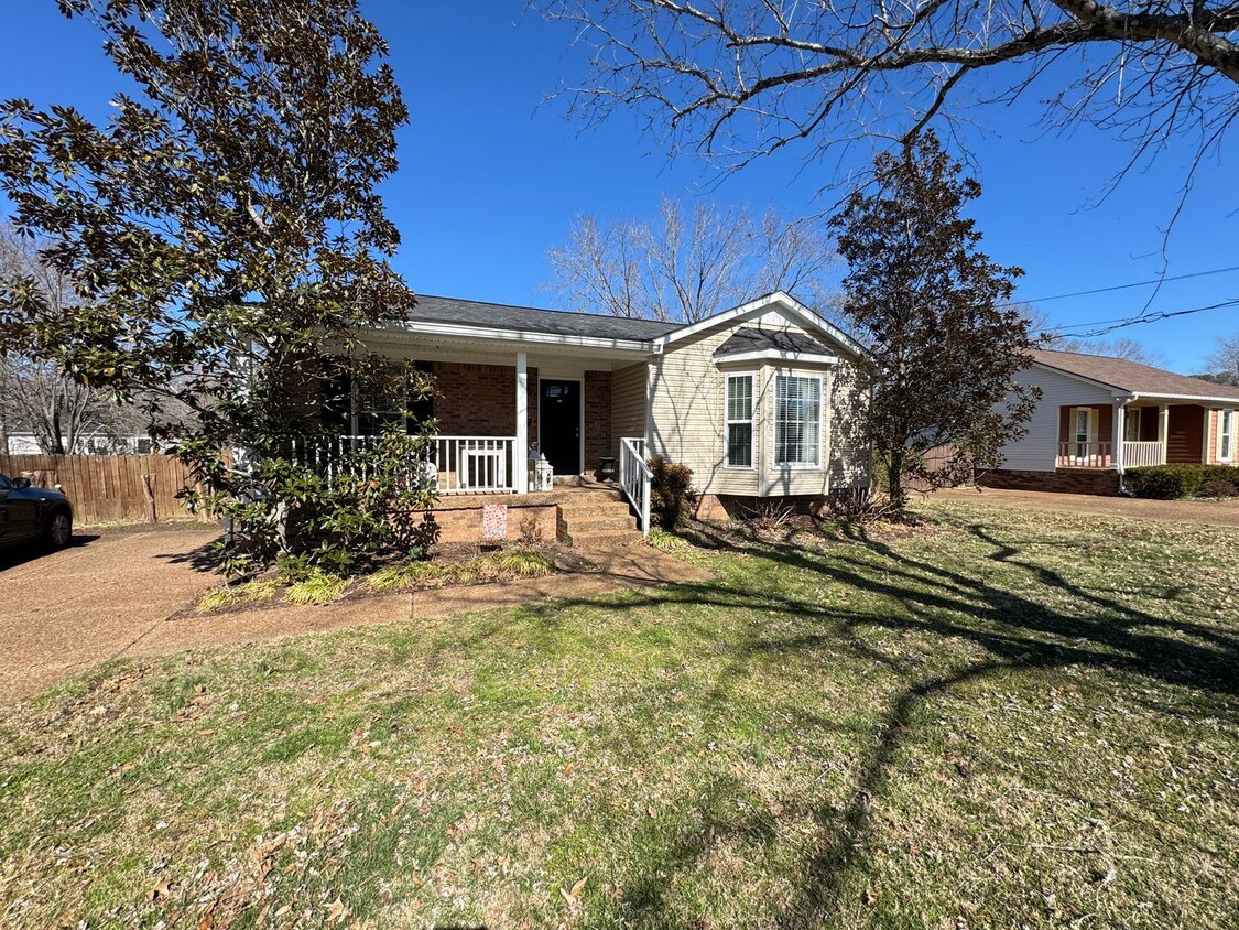 Foto principal - FOR LEASE - SINGLE LEVEL HOME IN W NASHVILLE