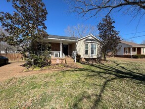 Building Photo - 920 Harpeth Bend Dr