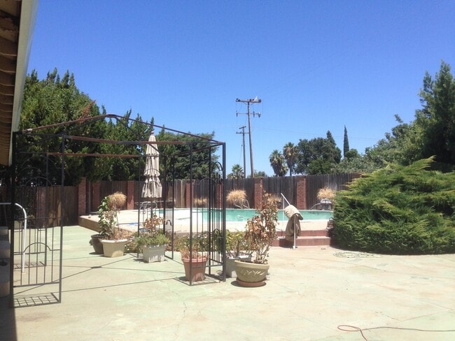 Foto del edificio - 3 bedroom 1 1/2 bath home located in Gridley