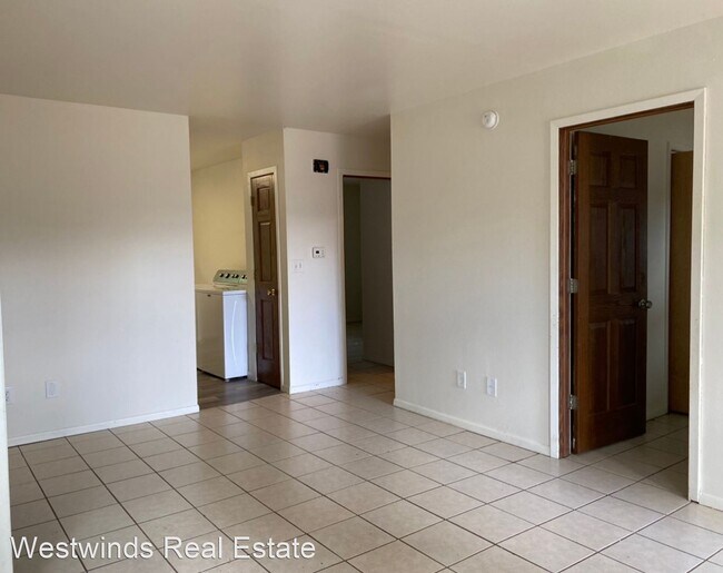 Building Photo - 2 br, 1 bath House - 245 1/2 S. Chestnut S...
