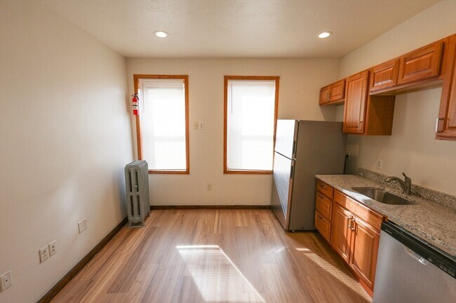 Building Photo - 100 Seaver St