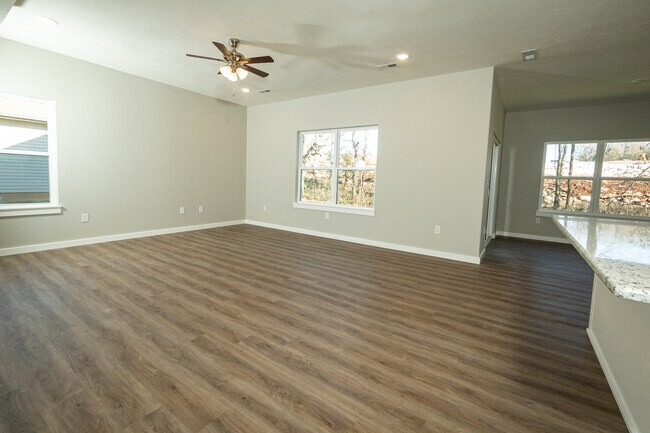 Building Photo - 1002 S Brks Ave