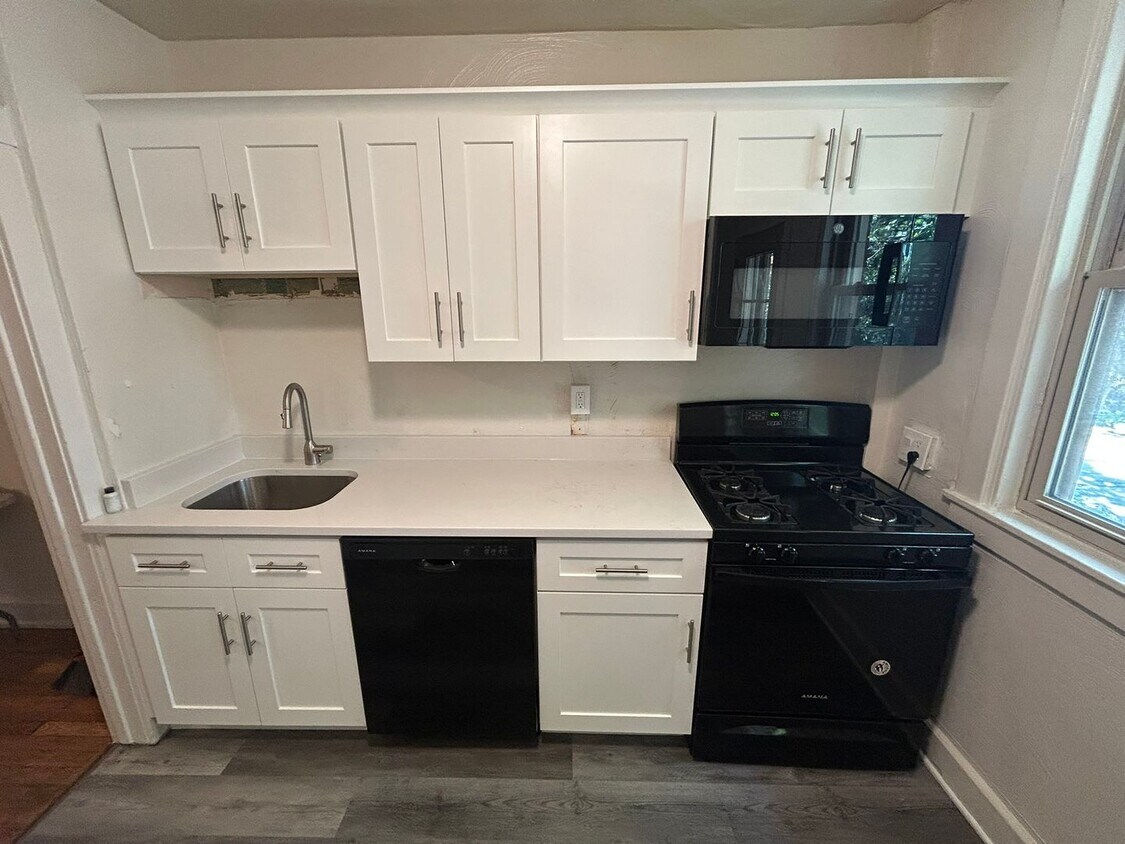 Perfect 3 BR Townhouse in Lovely Squirrel ... - Charming 3 Bedroom Townhome with a Spaciou...