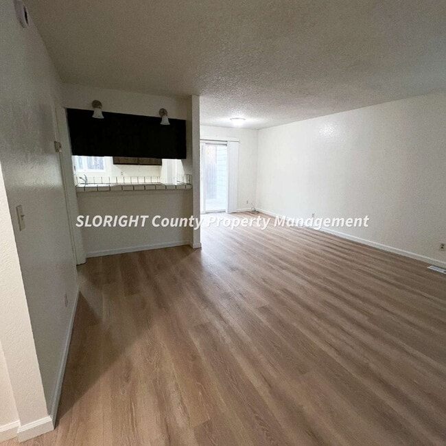 Foto del edificio - AVAILABLE NOW - 2 Bed, 1 Bath Paso Robles Apartment