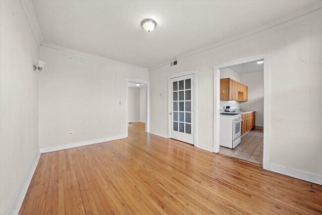 Foto del edificio - 1670 W Pratt Blvd