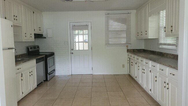 Foto del edificio - "2-Bedroom Retreat with Located in the 5 Points area of Huntsville!"