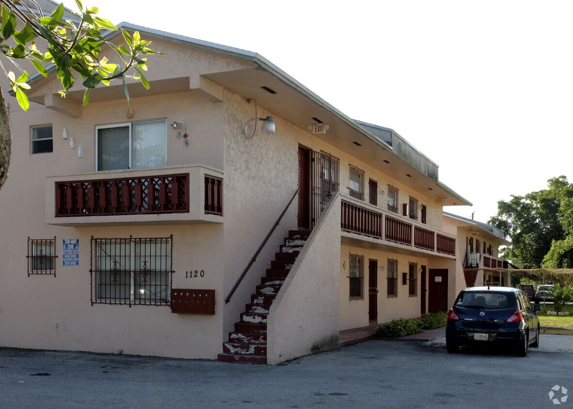 Primary Photo - 1120 W 77th St
