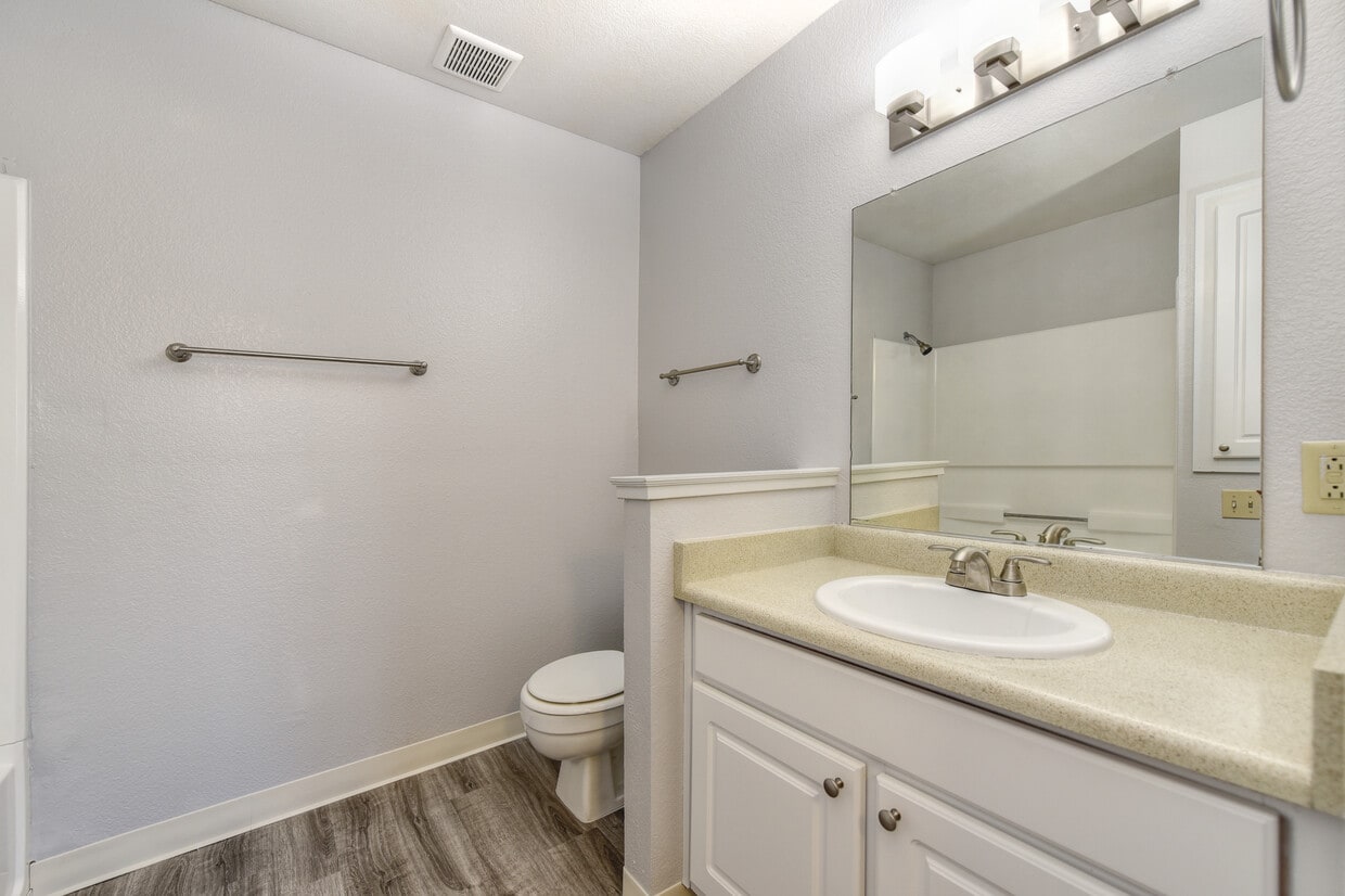 Primary Photo - Quail Pointe