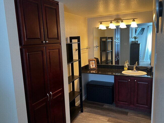 En-suite master bath - 5995 N 78th St