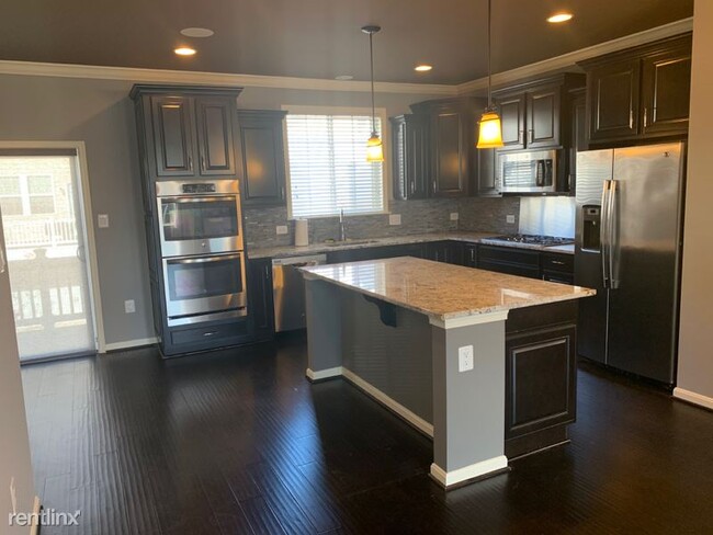 Building Photo - 4 br, 3.5 bath Townhome - 10271 Hastings Dr