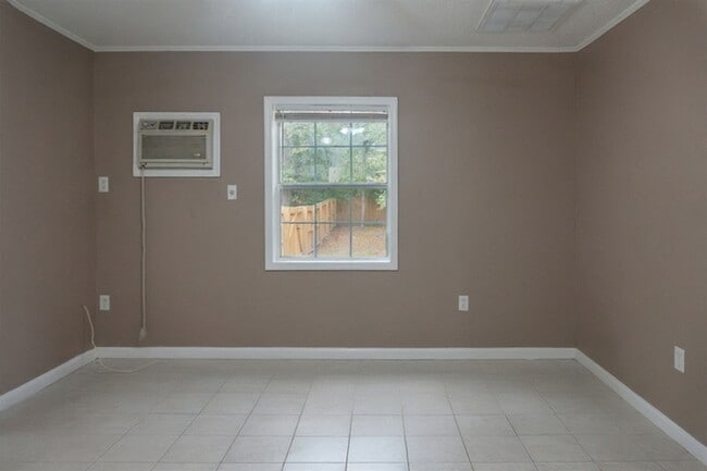 Building Photo - 5211 Isabelle Dr