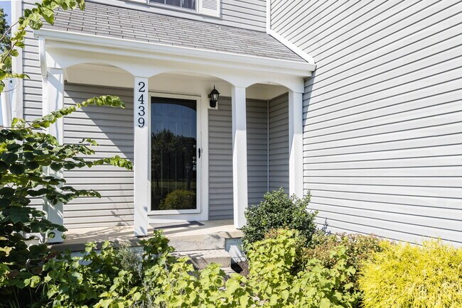 Building Photo - 2439 Sutter Pkwy