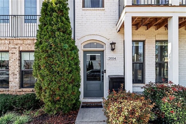 Building Photo - 2054 Rockledge Rd NE