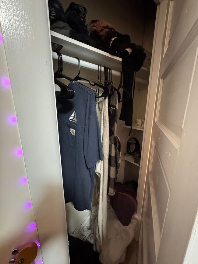 Foto del edificio - Single-Family House in Allston, In-Unit Laundry, Porch, Central Heat/AC, Parking, Eat-in Kitchen