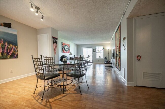 Foto del edificio - 290 Appleby Dr