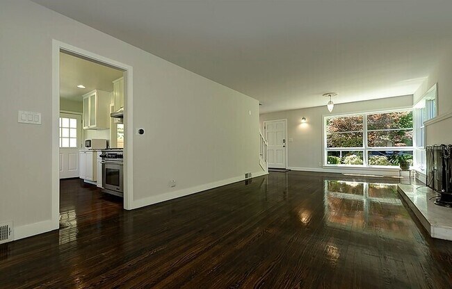 Building Photo - 2156 Boyer Ave E