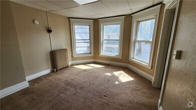 Building Photo - 927 State St