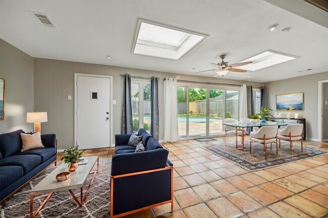 Foto del edificio - 7222 Hartland St