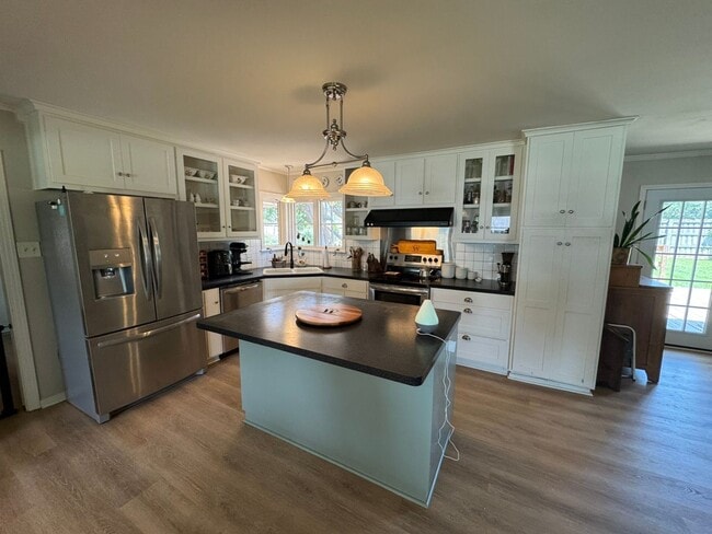 Building Photo - Coming Soon: Spacious 3 Bedroom 2 Bath-Hom...