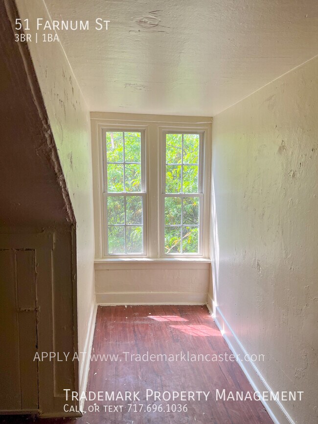 Building Photo - Nice 3 Bedroom Town Home