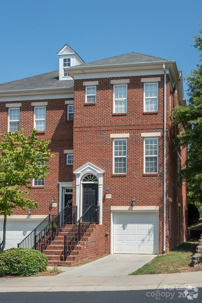Building Photo - 1207 Overwood Dr