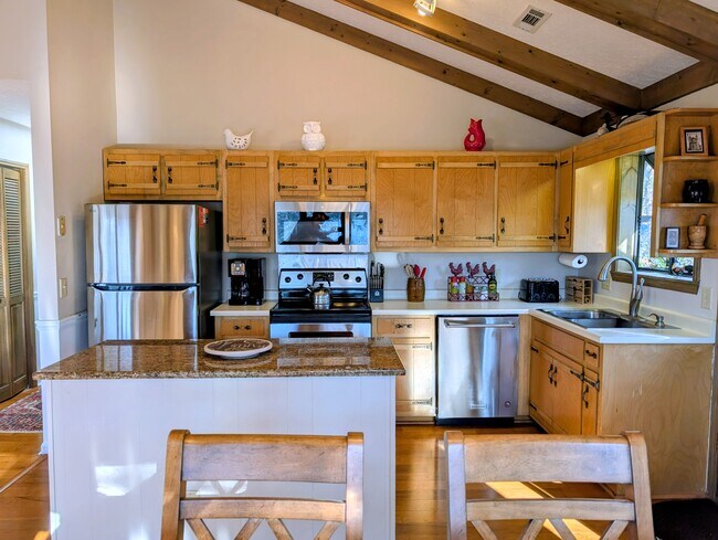 Building Photo - 842 Saddle Back Cir